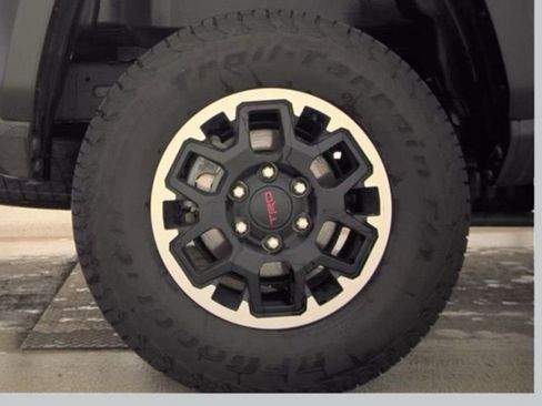 Used 2025 Toyota Tacoma TRD Off-Road image 9