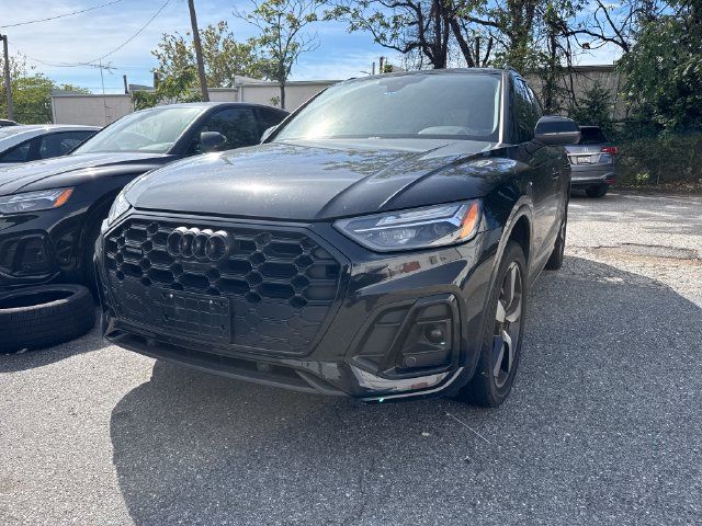 Used 2023 Audi Q5 2.0T Premium Plus w/ Premium Plus Package AWD/4WD image 2