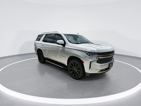 Used 2024 Chevrolet Tahoe LT w/ Luxury Package RWD image 2