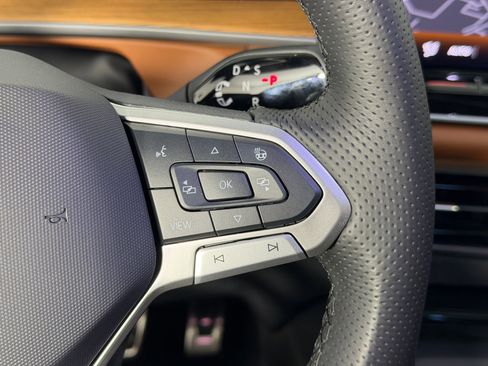 Used 2025 Volkswagen Tiguan SEL R-Line image 22