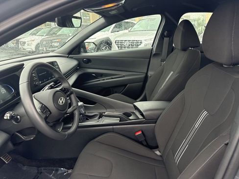 Used 2025 Hyundai Elantra Sport FWD image 18