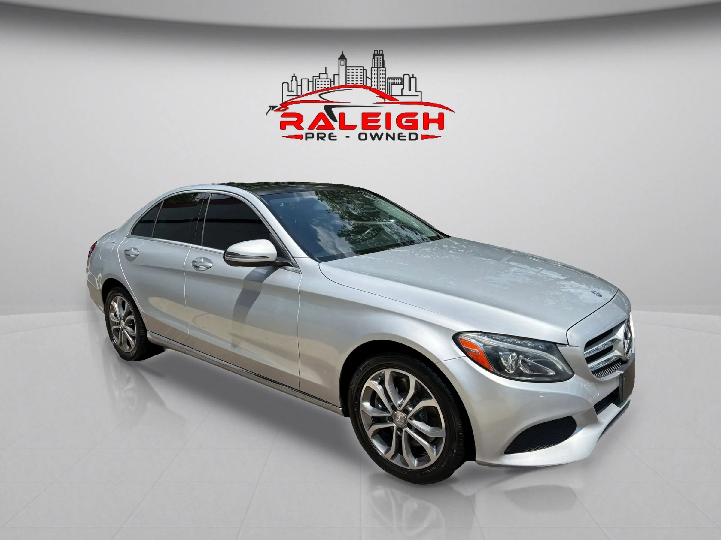 Used 2016 Mercedes-Benz C 300 4MATIC Sedan image 4