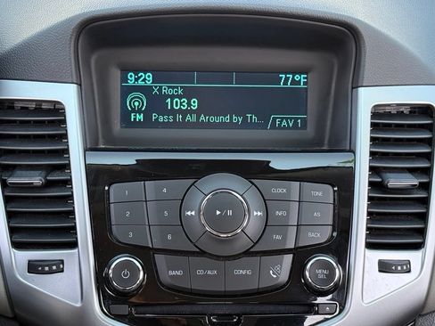Used 2014 Chevrolet Cruze LS FWD image 18