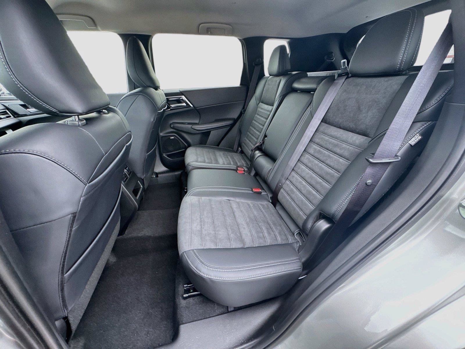 New 2026 Mitsubishi Outlander SE AWD/4WD image 12