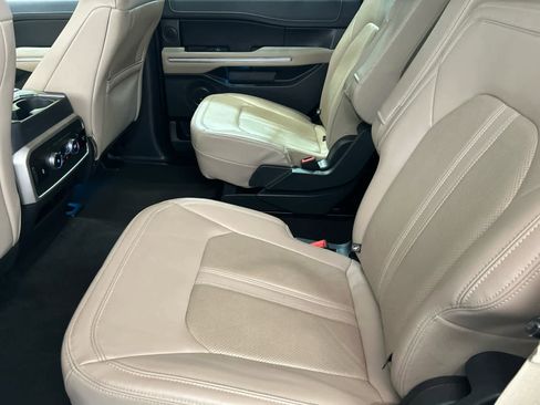 Used 2024 Ford Expedition Limited AWD/4WD image 5