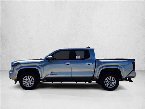 Used 2025 Toyota Tacoma SR5 AWD/4WD image 9