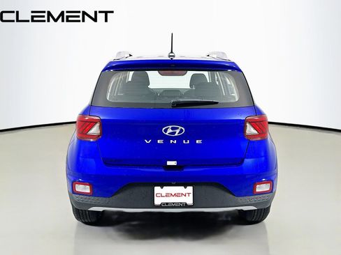 Used 2026 Hyundai Venue SEL FWD image 8