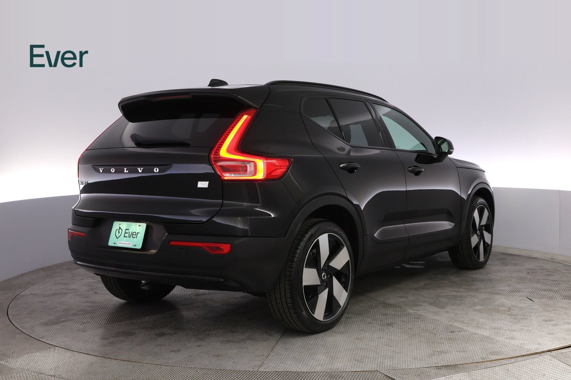 Used 2023 Volvo XC40 Recharge Ultimate AWD/4WD image 3