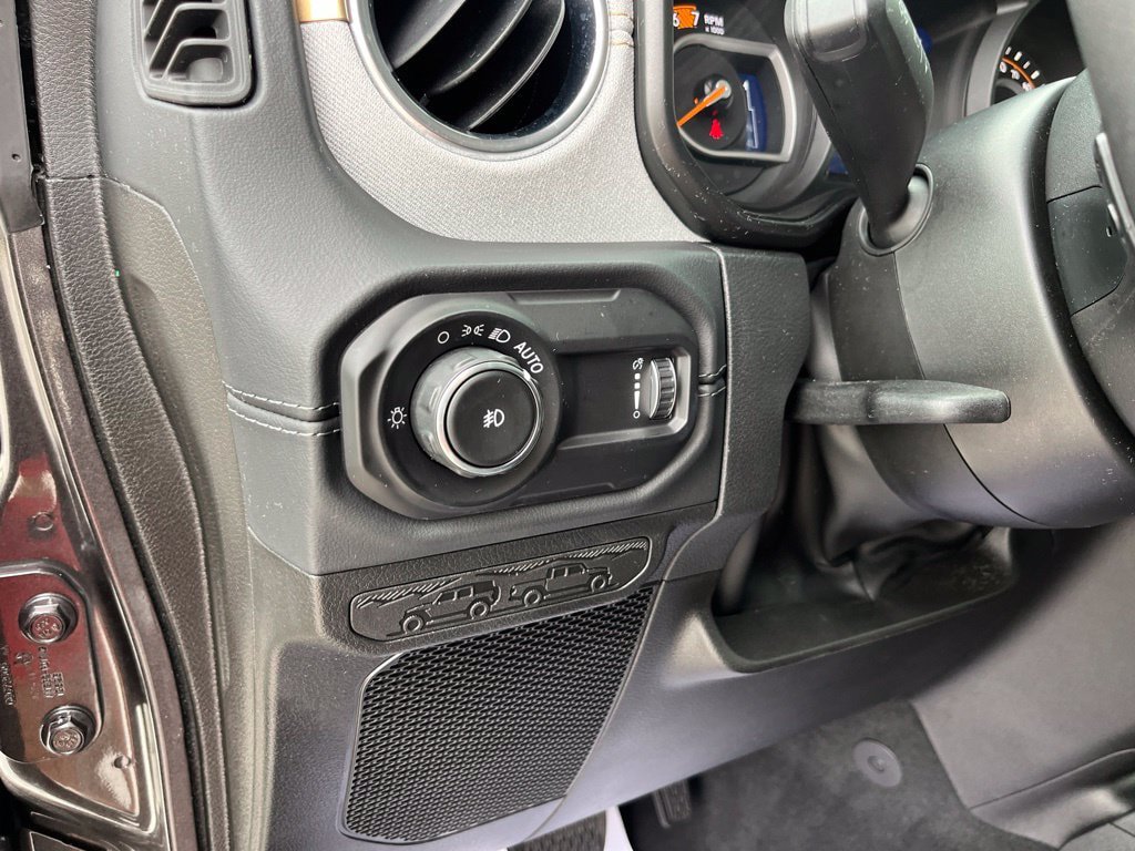 Used 2026 Jeep Wrangler Unlimited Sahara AWD/4WD image 8