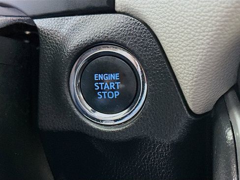 Used 2021 Toyota RAV4 XLE w/ Convenience Package AWD/4WD image 25