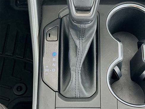 Used 2022 Toyota Highlander LE image 16