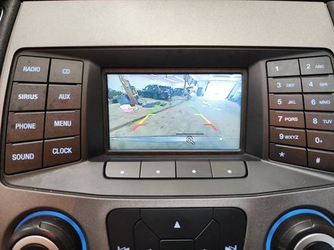 Used 2017 Ford Taurus SE FWD image 19