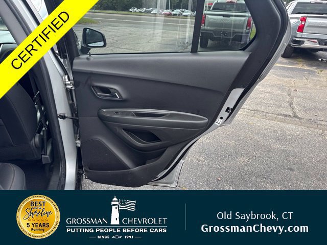 Used 2022 Chevrolet Trax LT w/ LT Convenience Package AWD/4WD image 24