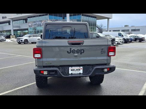 Used 2022 Jeep Gladiator Willys image 7