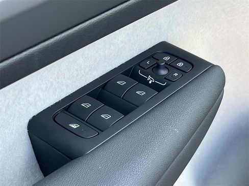 New 2026 Volvo XC40 B5 Plus w/ Protection Package Premier image 24