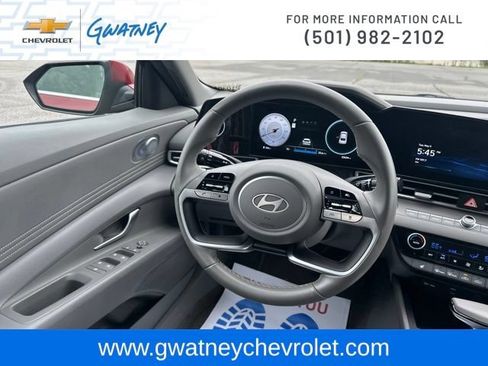 Used 2025 Hyundai Elantra SEL FWD image 25
