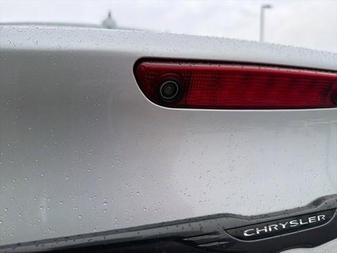 Used 2022 Chrysler 300 Touring L image 6