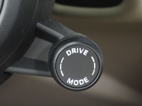 Certified 2025 Porsche Macan 4 Electric AWD/4WD image 23