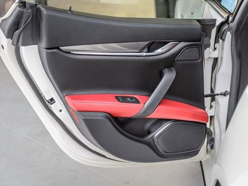 Used 2018 Maserati Ghibli image 51