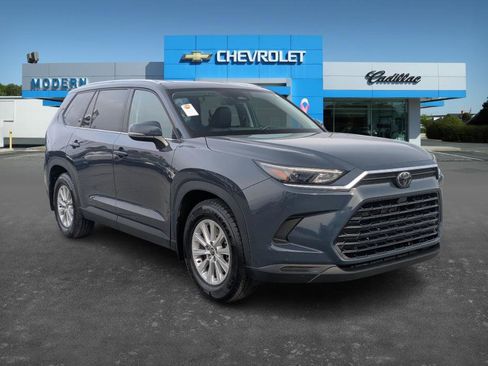 Used 2024 Toyota Grand Highlander XLE image 3