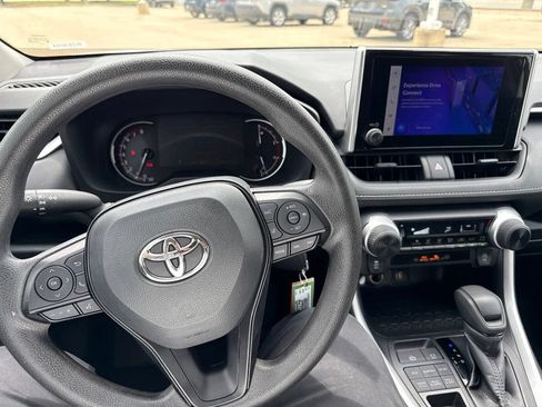 Used 2025 Toyota RAV4 LE AWD/4WD image 19
