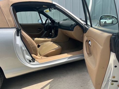 Used 2001 MAZDA MX-5 Miata RWD image 11