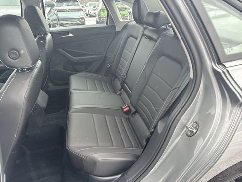 Used 2022 Volkswagen Jetta SE w/ Panoramic Sunroof Package image 26