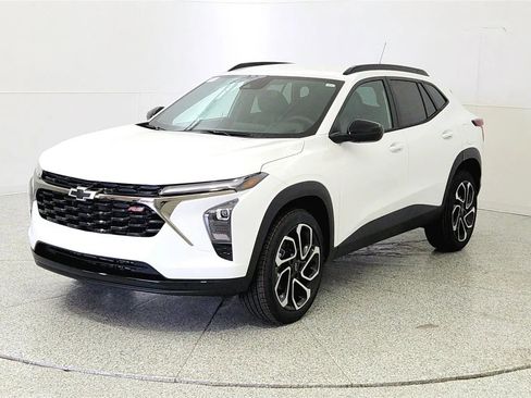 New 2026 Chevrolet Trax RS w/ Driver Confidence Package FWD image 3