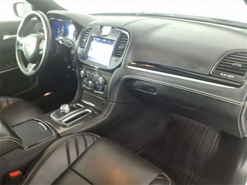 Used 2023 Chrysler 300 C image 20