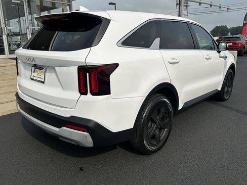 Used 2025 Kia Sorento LX FWD image 12