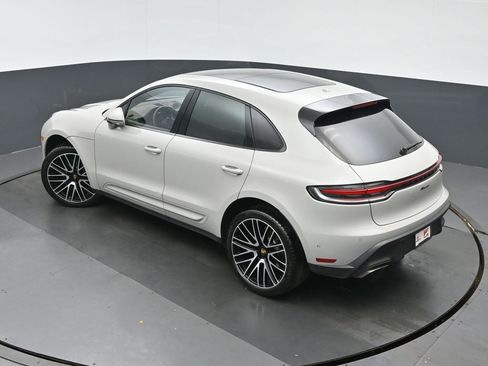 Used 2022 Porsche Macan AWD/4WD image 35