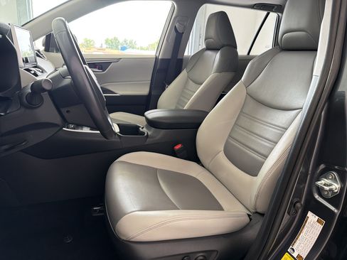 Used 2023 Toyota RAV4 XLE Premium AWD/4WD image 5