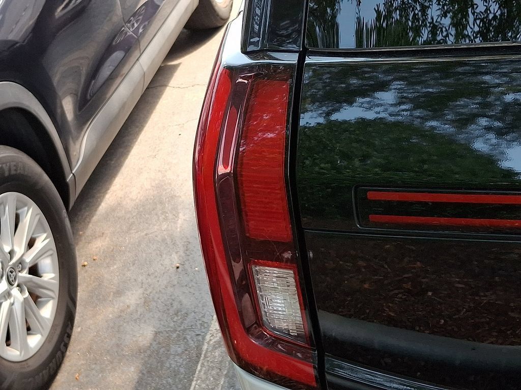 Used 2025 Ford Expedition Platinum AWD/4WD image 8