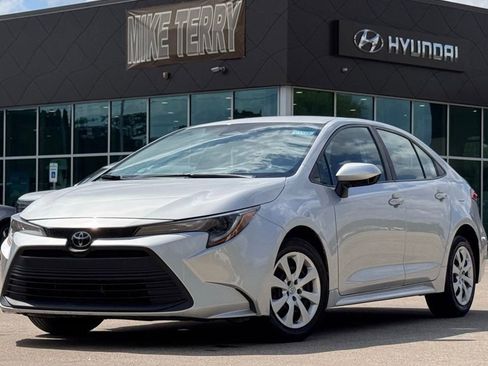 Used 2024 Toyota Corolla LE FWD image 1