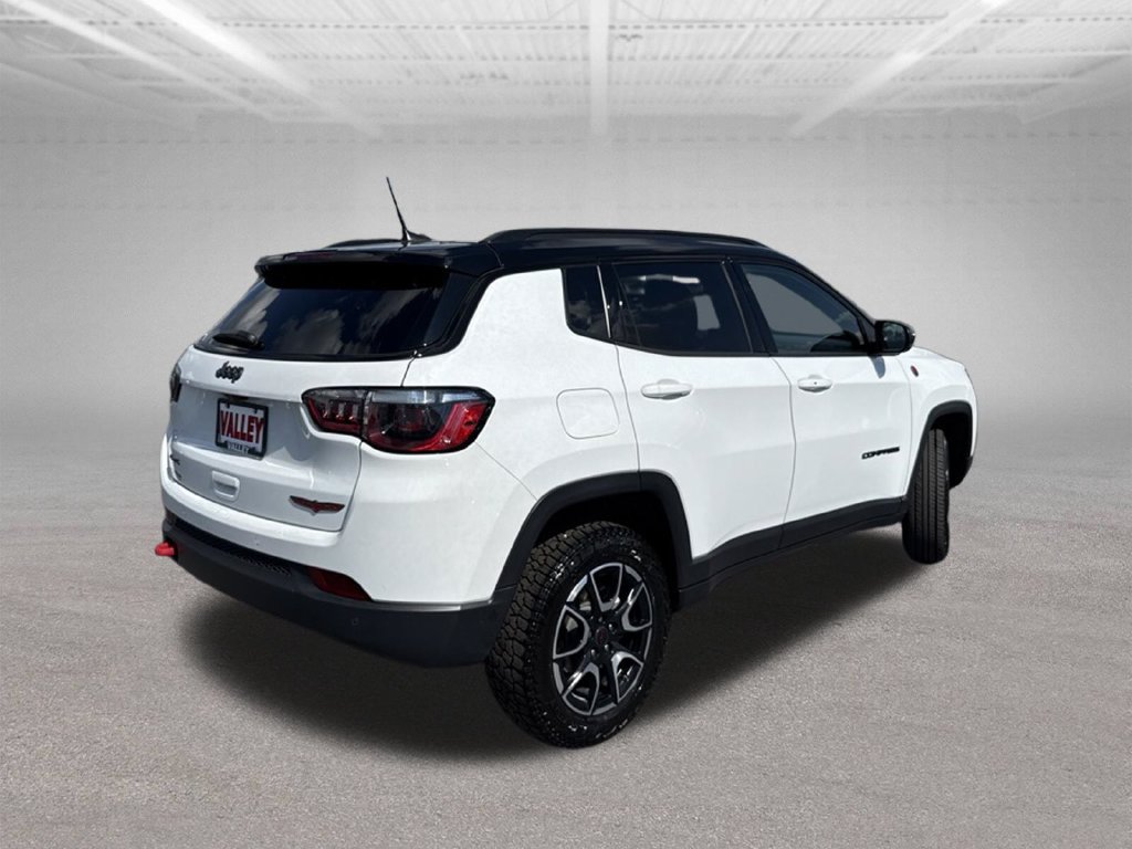 Used 2025 Jeep Compass Trailhawk AWD/4WD image 53