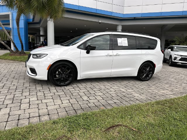 Used 2025 Chrysler Pacifica Limited FWD image 31