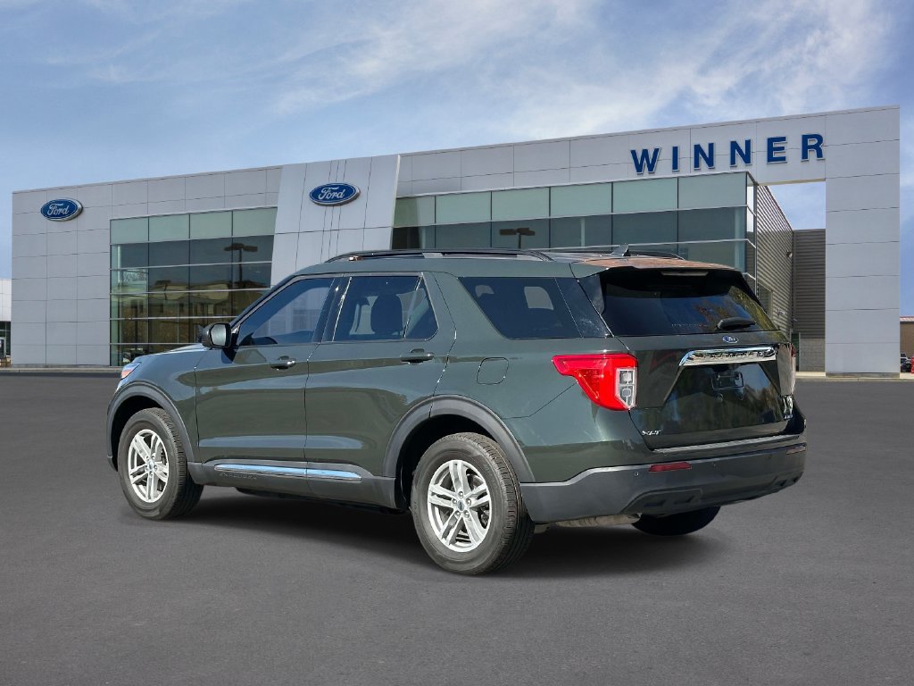 Used 2024 Ford Explorer XLT AWD/4WD image 2