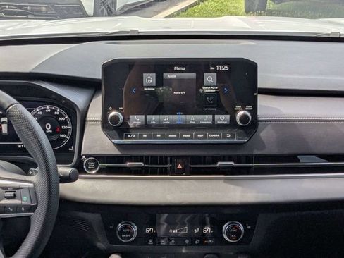 Used 2024 Mitsubishi Outlander SE Black Edition FWD image 17