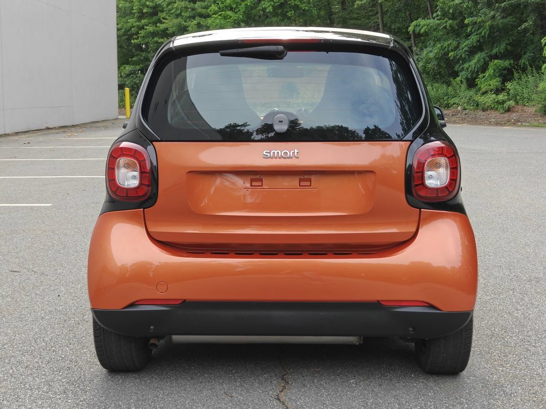 Used 2016 smart fortwo passion RWD image 4