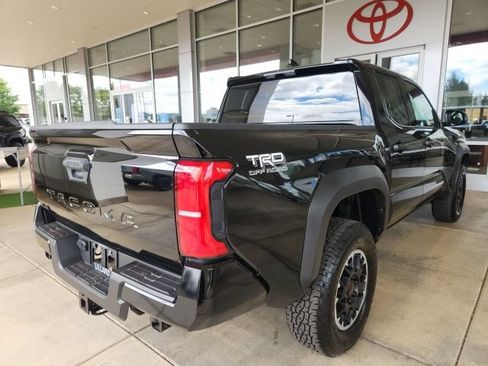 Certified 2025 Toyota Tacoma TRD Off-Road AWD/4WD image 11