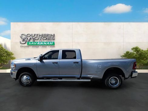 Used 2024 RAM 3500 Tradesman w/ Chrome Appearance Group AWD/4WD image 2