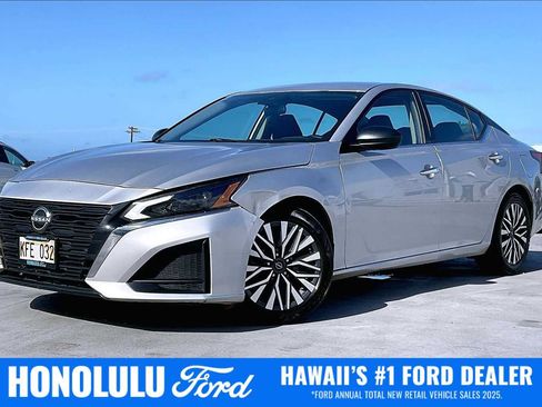 Used 2024 Nissan Altima 2.5 SV FWD image 1
