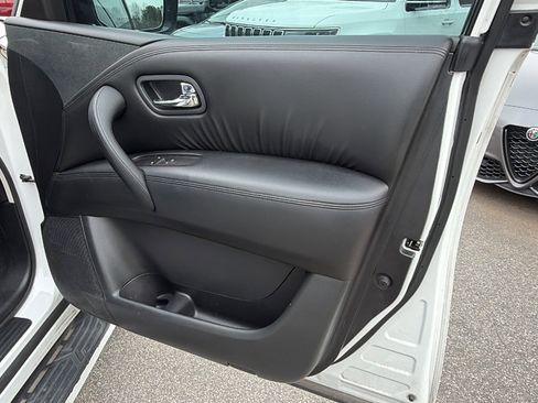 Used 2022 Nissan Armada SV w/ SV Appearance Package image 18