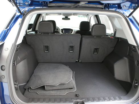 Used 2023 GMC Terrain SLE w/ Driver Convenience Package FWD image 26