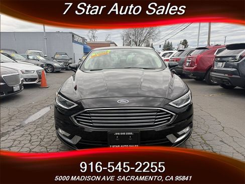 Used 2017 Ford Fusion SE w/ Fusion SE Technology Package image 2