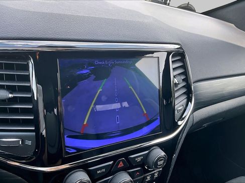 Used 2019 Jeep Grand Cherokee Altitude RWD image 25