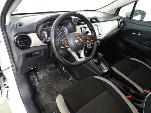 Used 2022 Nissan Versa SV w/ Trunk Package image 18