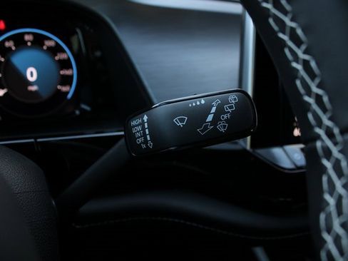 New 2026 Volkswagen Atlas Cross Sport SE image 13