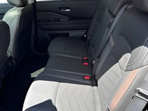 Used 2025 Nissan Pathfinder Platinum w/ Cargo Package AWD/4WD image 10