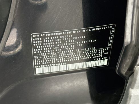 Used 2023 Volkswagen Tiguan SE FWD image 12